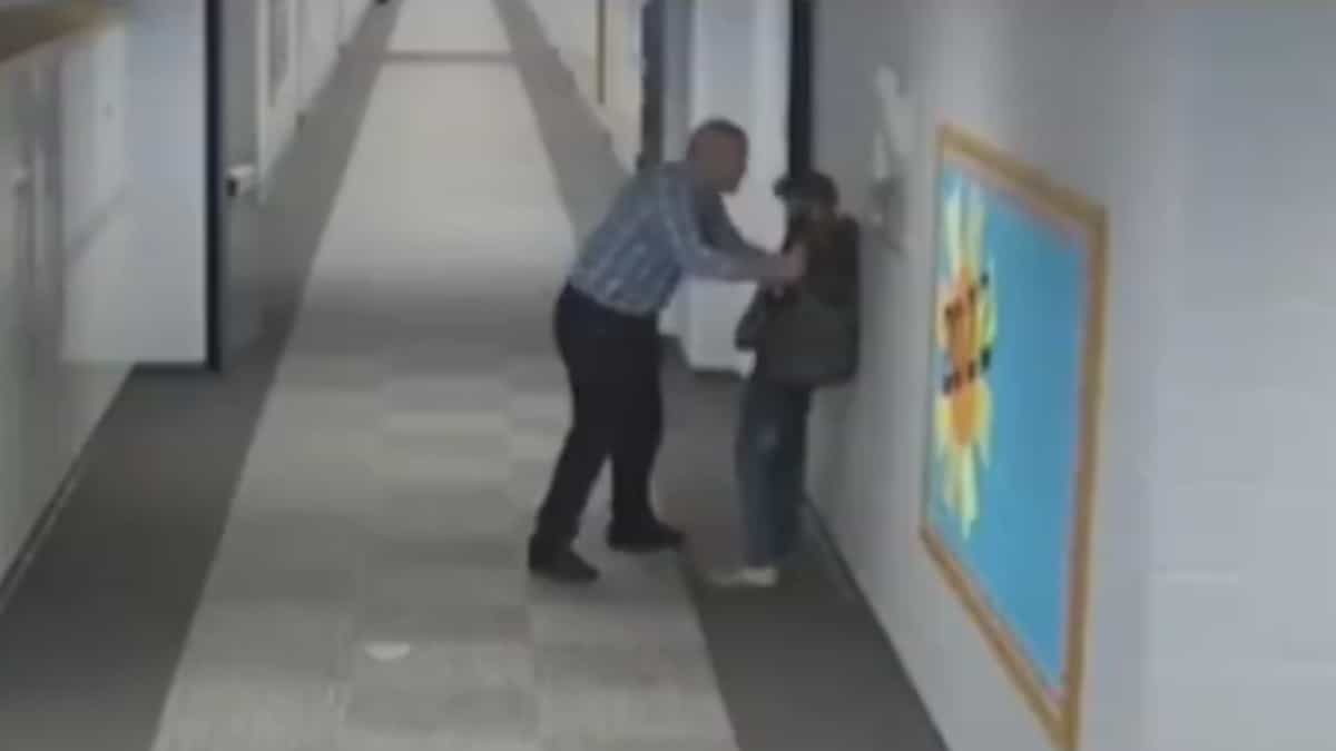 Profesor es captado agrediendo a una estudiante