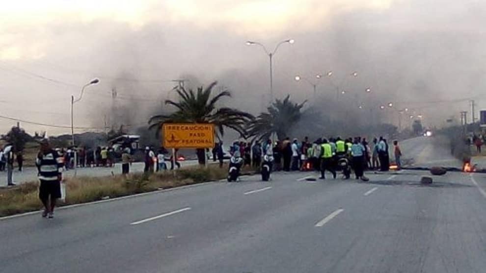 Protestas por falta de comida bloquea acceso al aeropuerto en Margarita Margarita