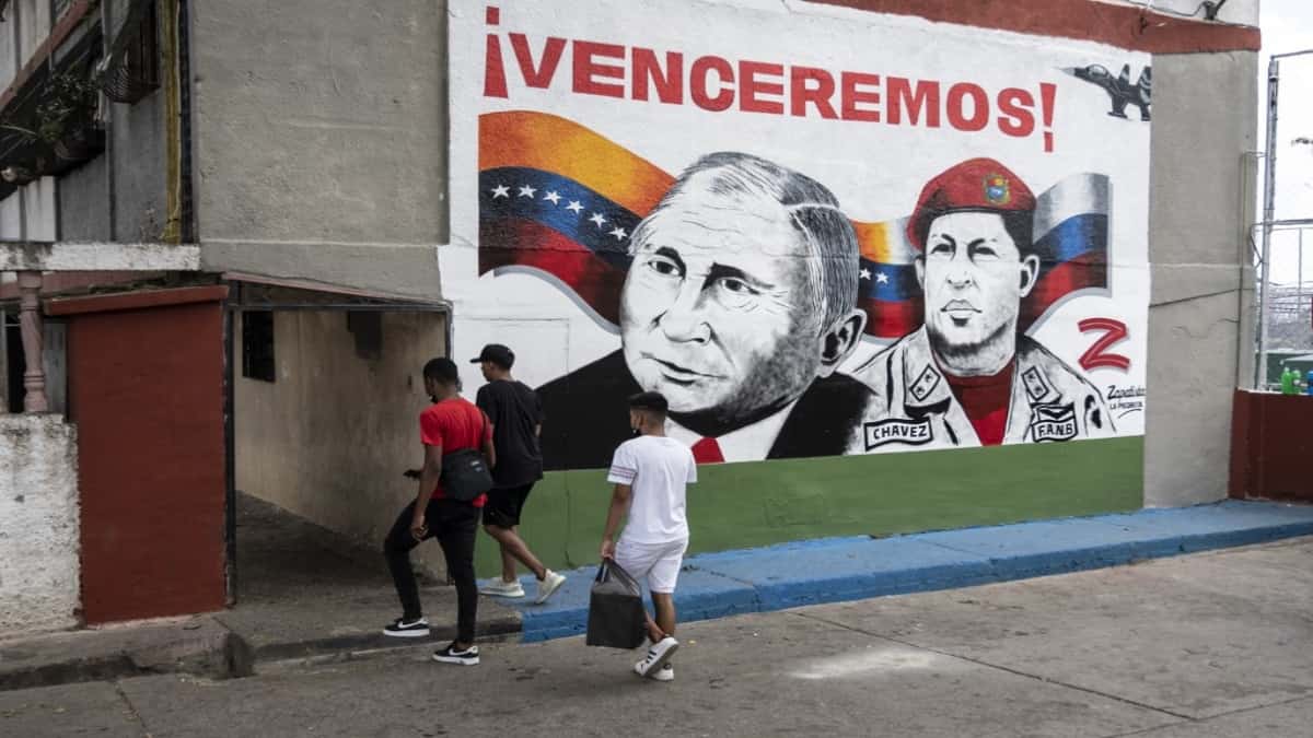 Mural de Vladimir Putin en Caracas / AFP