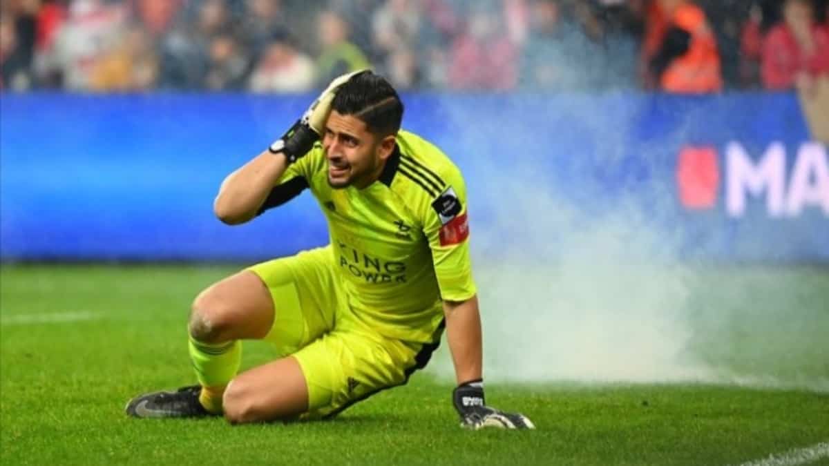 Rafa Romo, arquero venezolano, fue afectado por lanzamiento de un petardo al campo de juego