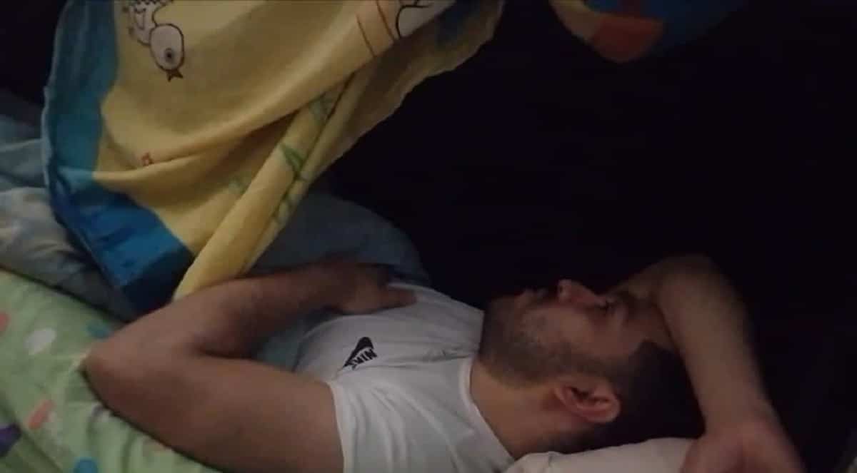 El Colegio Nacional de Periodistas ha publicado fotos de ambos detenidos; Centeno postrado en una cama