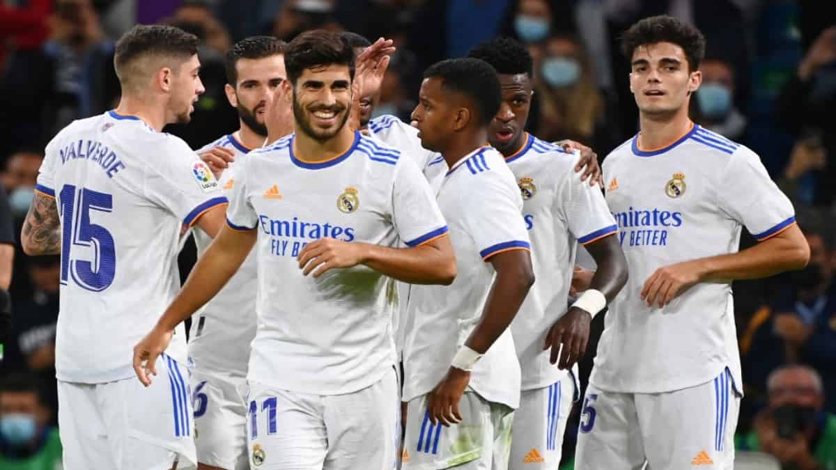 Marco Asensio (c) fue el protagonista de la goleada del Real Madrid. Foto: AFP