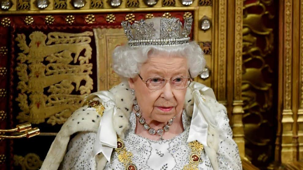 Foto: AFP Reina Isabel realiza histórica alocución para pedir “determinación” ante el coronavirus