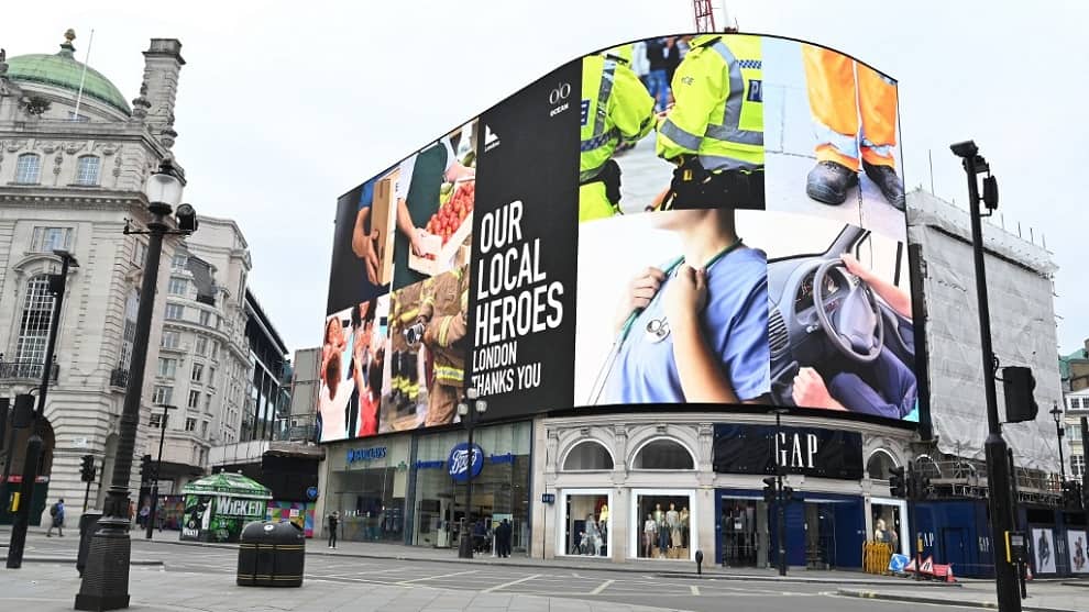 Reino Unido contempla aplicar medidas de distanciamiento durante un año más