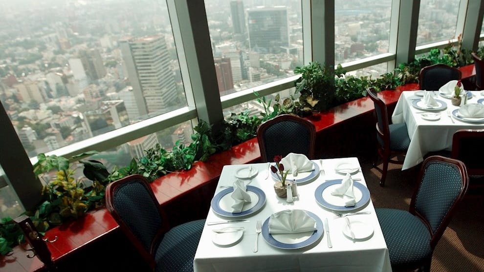 México estudia reabrir restaurantes y tiendas el 15 de junio en la capital