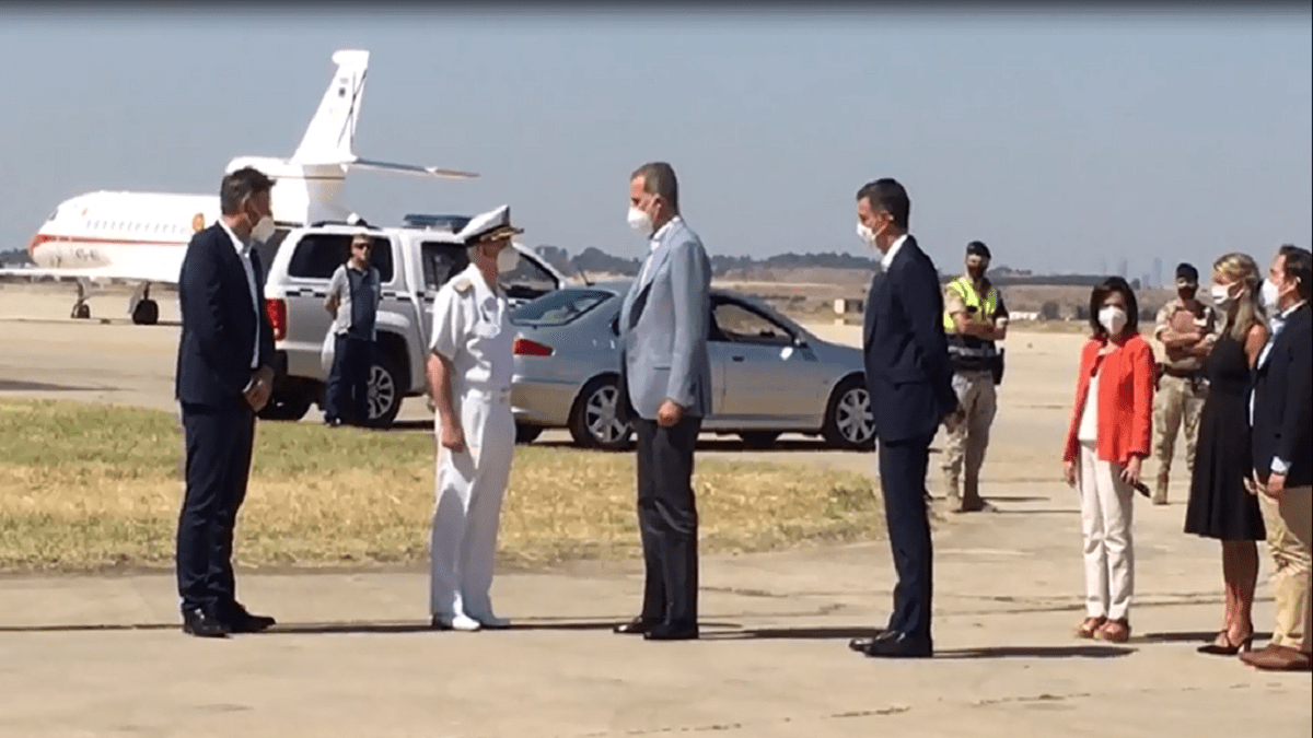 Rey Felipe y presidente Pedro Sánchez llegan al campo de refugiados afganos