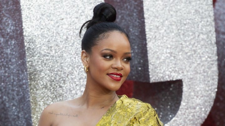 Rihanna pidió 100 millones de dólares