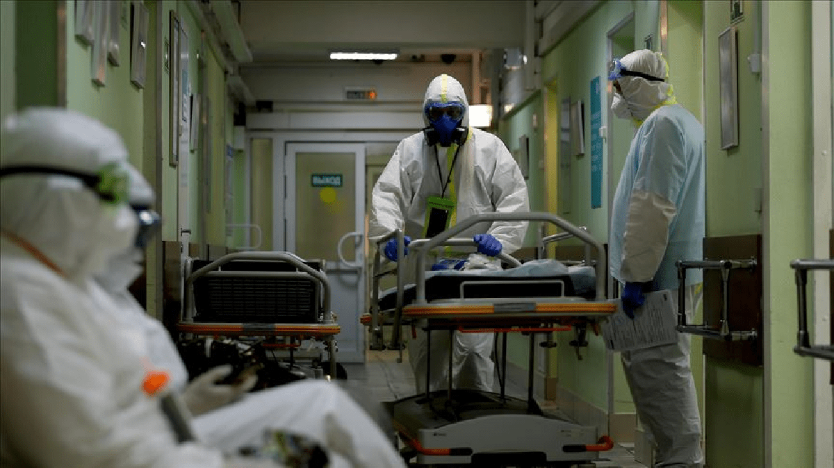 Rusia registra nuevo récord de infecciones y muertes por covid mientras autoridades niegan confinamiento general