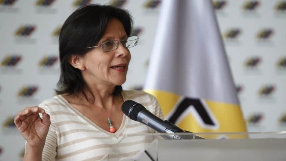 Maduro designa a Sandra Oblitas como rectora de la Universidad Bolivariana