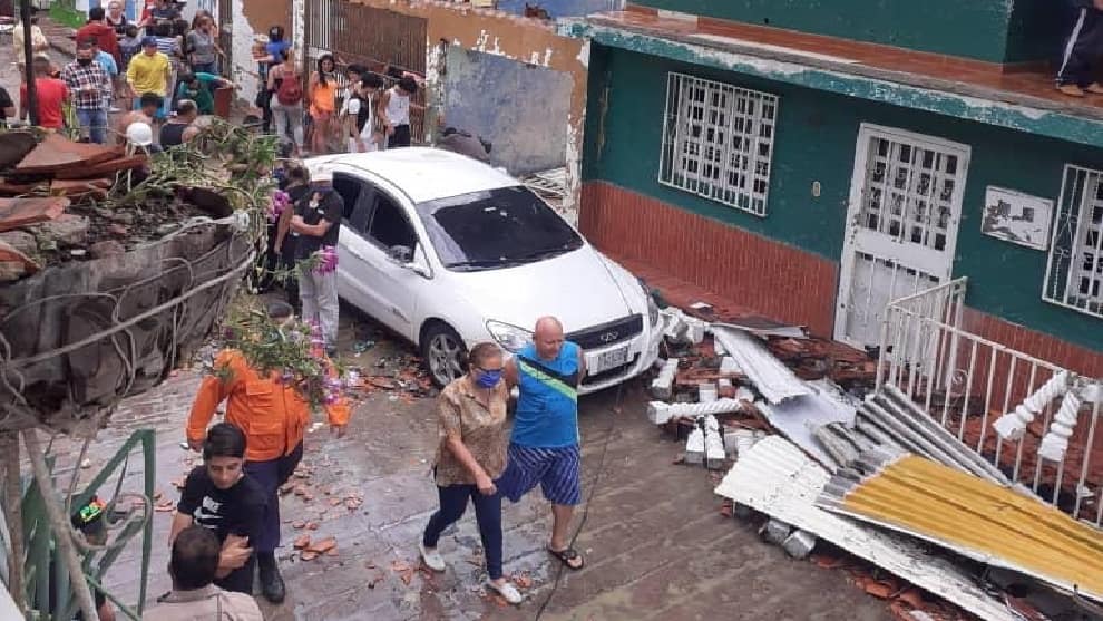 Al menos 13 viviendas arrastró el agua de un tubo matriz que colapsó en Táchira