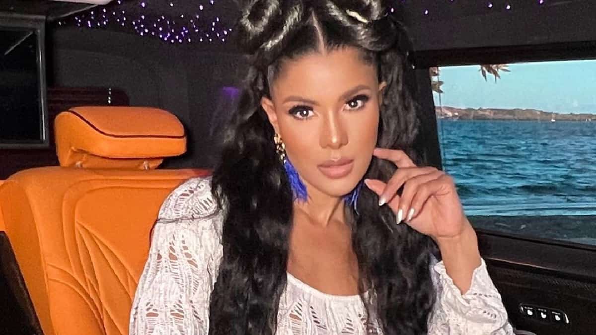 Este sencillo mezcla la champeta con dembow dominicano