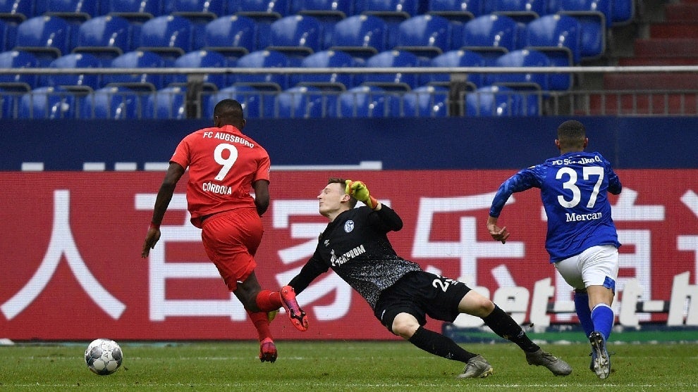 El venezolano Sergio Córdova marcó en la goleada del Ausburgo ante el Schalke 04