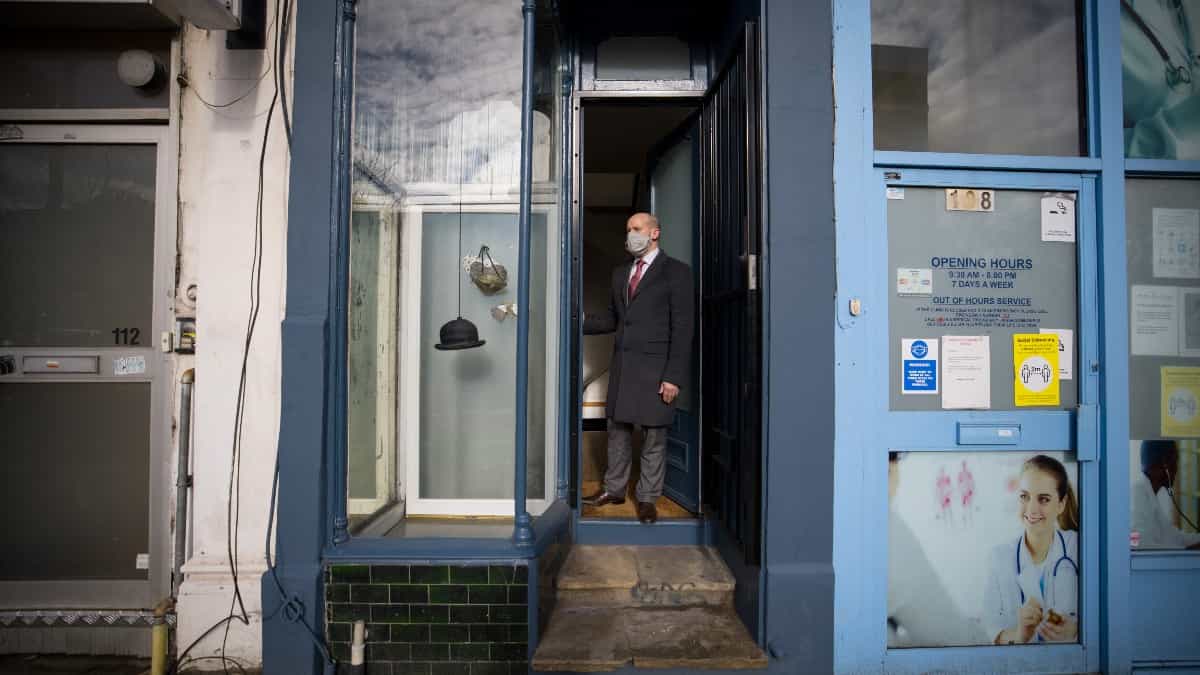 Así es la "casa más estrecha de Londres" a la venta por más de un millón de euros