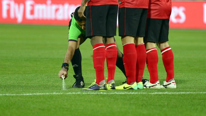 Aerosol usado por la FIFA en tiros libres