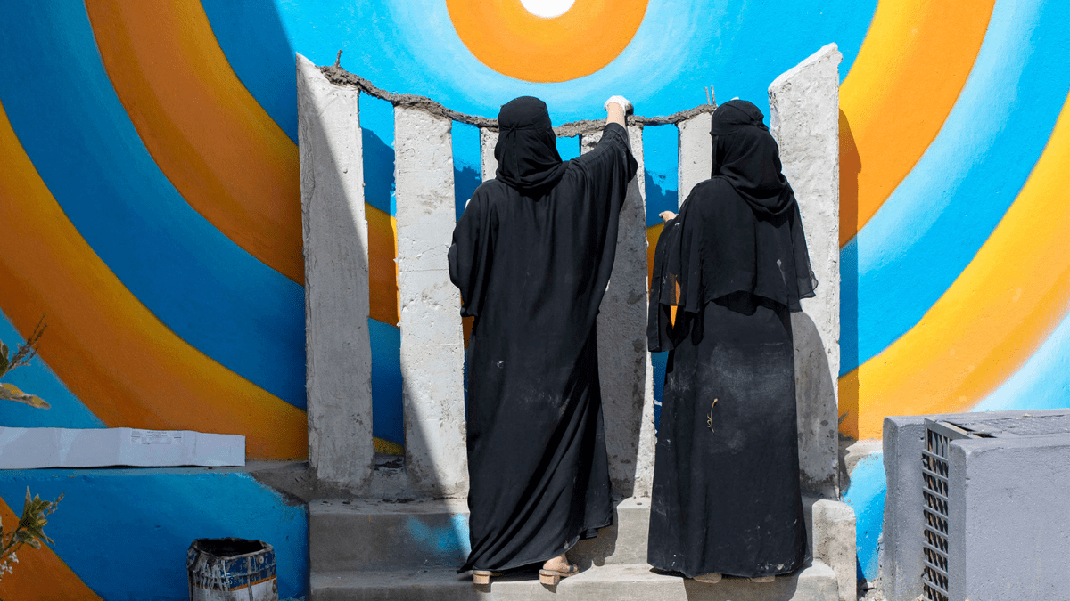 Régimen talibán prohíbe a las mujeres trabajar en ONG de Afganistán