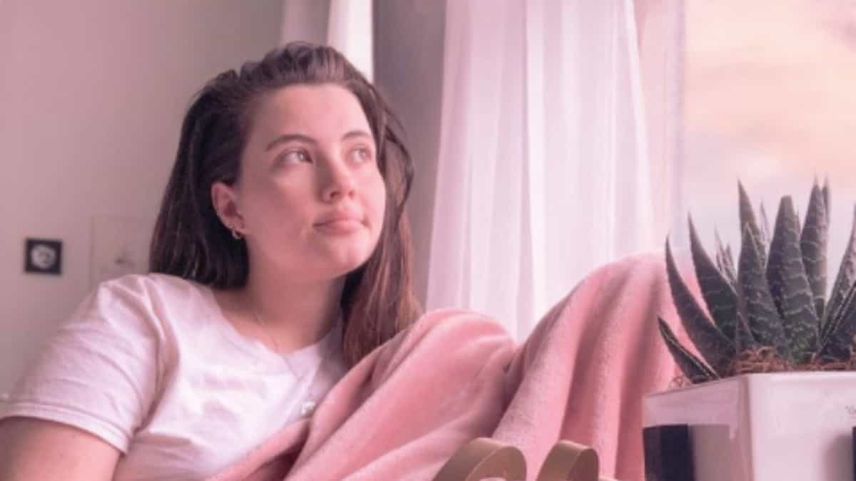 La historia de la joven alérgica al agua: incluso sus lágrimas le afectan