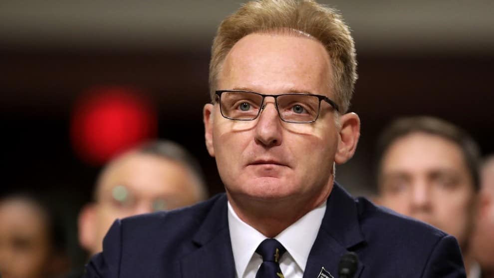 Renuncia secretario de Marina de EE. UU. tras contagios de coronavirus en militares