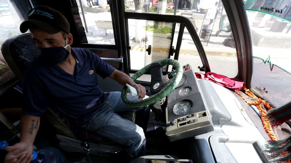 Transportistas piden bono semanal para cubrir crisis por COVID-19 en Venezuela