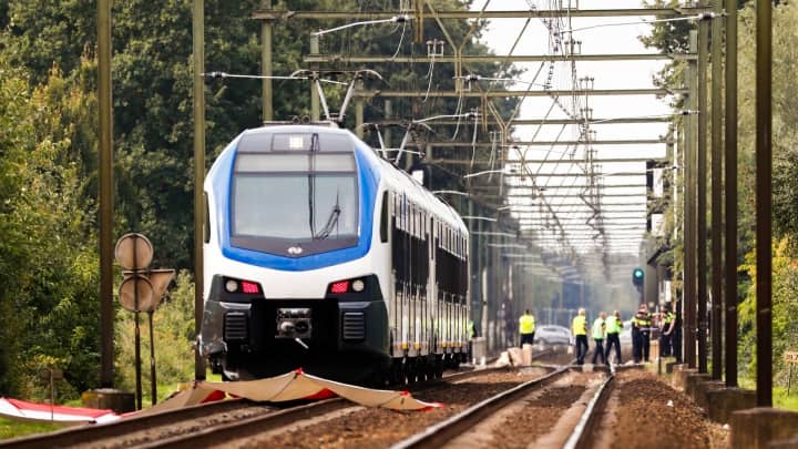 Tren en Holanda atropella a cuatro niños que iban a su escuela en bicicleta
