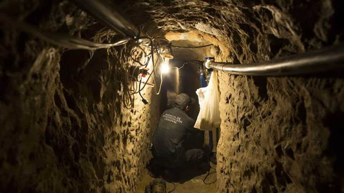 Descubren túnel en México que se usaría para robar millones de dólares