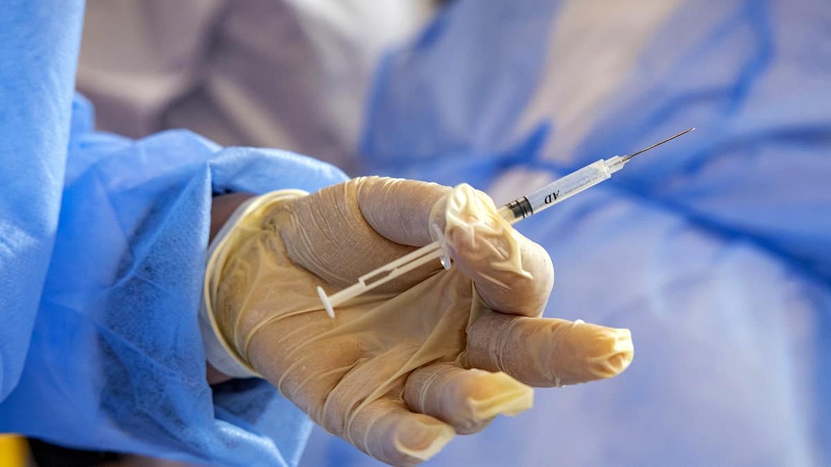 Farmacéuticas consideran contraproducente control de exportación de vacunas