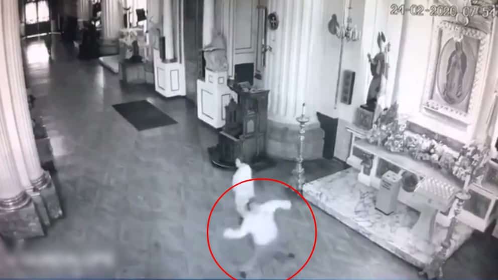 Video: hombre apedreó a la virgen de Guadalupe “por no cumplir” el milagro que le pidió