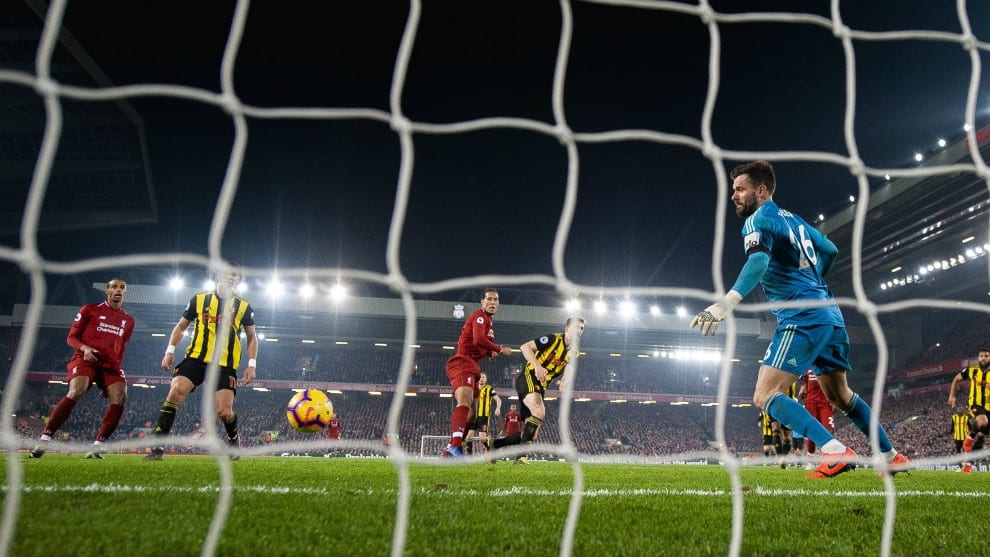 Futbolista inglés se niega a entrenar para no poner en riesgo a su hijo