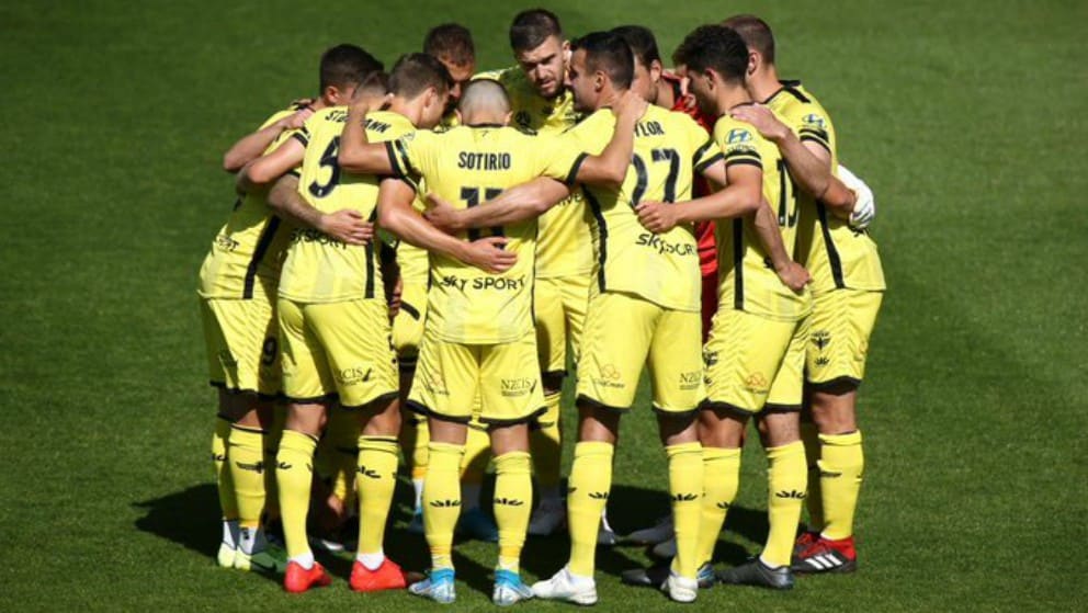 Futbolistas abandonaron cuarentena y manejaron embriagados un carro de golf robado