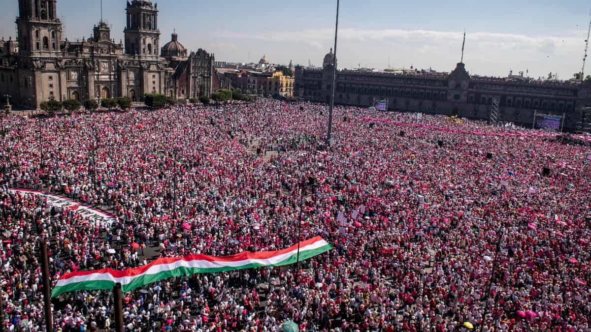 Miles de mexicanos marchan en contra de las reformas al Instituto Nacional Electoral